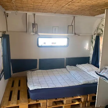 Campeggio Hub Caravans Gradina